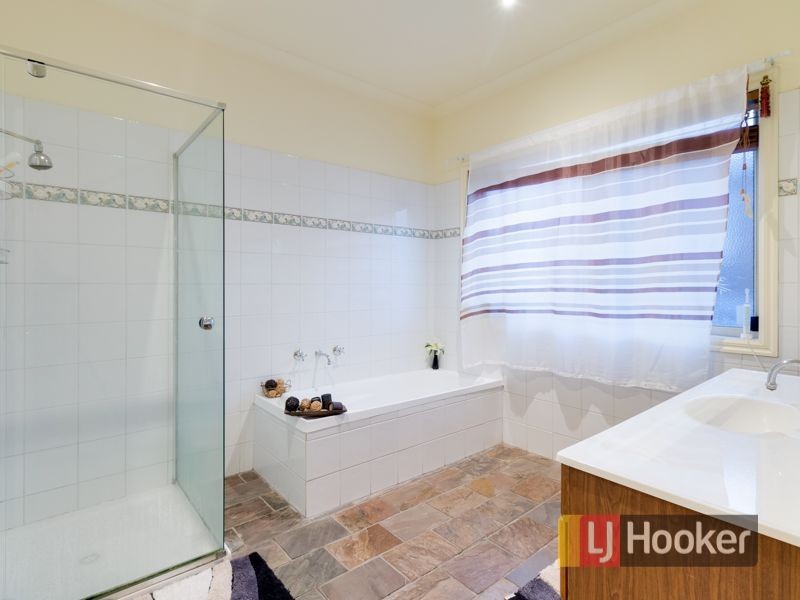 13 Riviera Drive, Berwick VIC 3806