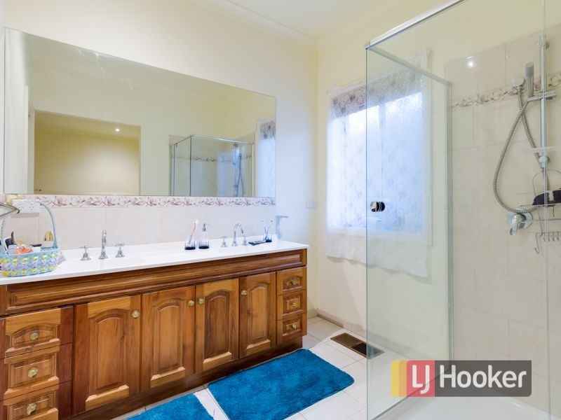 13 Riviera Drive, Berwick VIC 3806