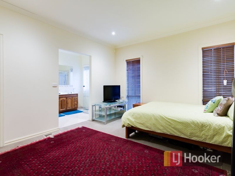 13 Riviera Drive, Berwick VIC 3806