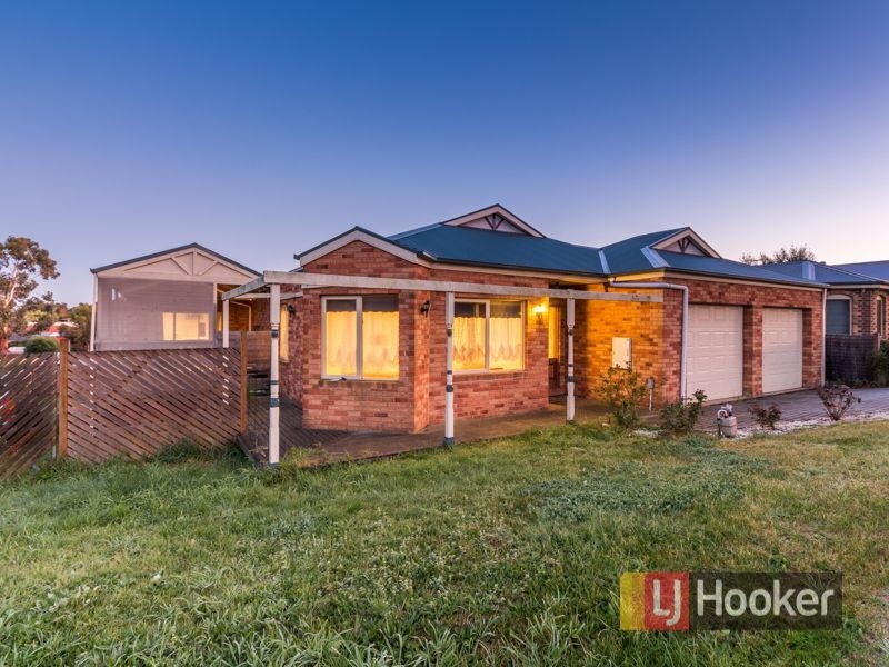 13 Riviera Drive, Berwick VIC 3806
