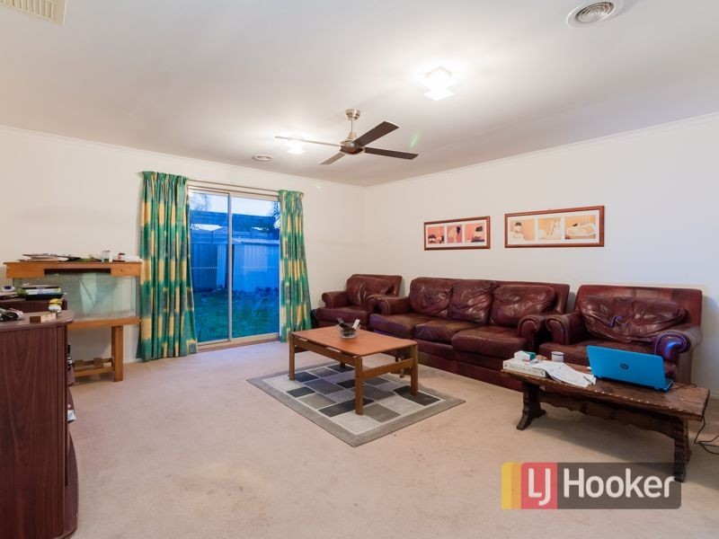 5 Howe Way, Cranbourne East VIC 3977