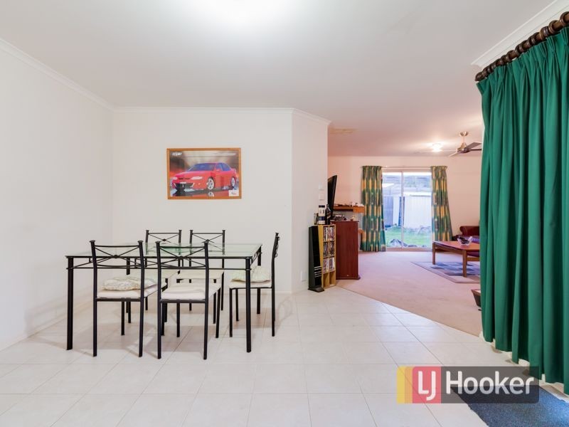 5 Howe Way, Cranbourne East VIC 3977