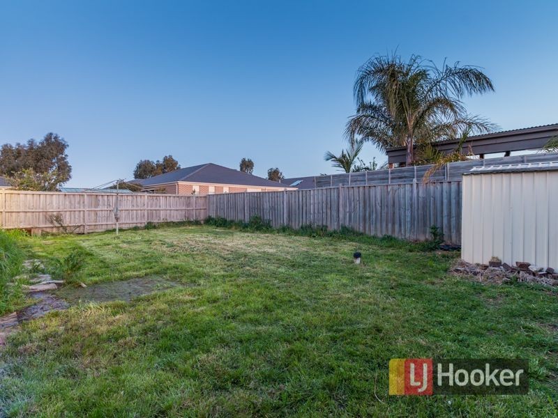 5 Howe Way, Cranbourne East VIC 3977