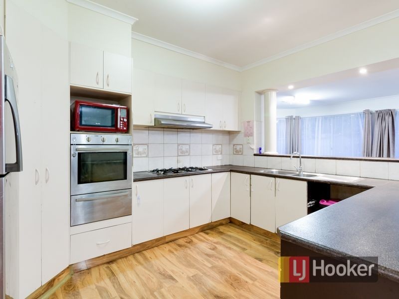 16 Bounty Way, Berwick VIC 3806