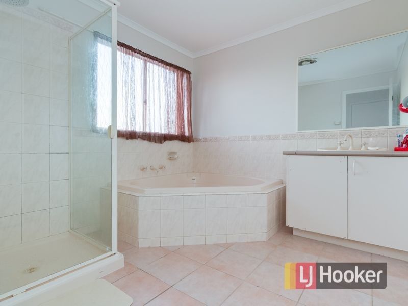 16 Bounty Way, Berwick VIC 3806