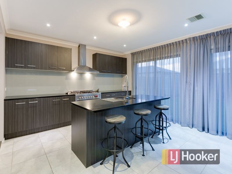 14 Burford Way, Cranbourne North VIC 3977