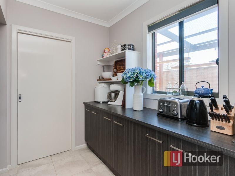 14 Burford Way, Cranbourne North VIC 3977