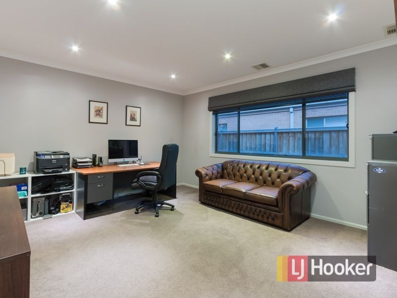 14 Burford Way, Cranbourne North VIC 3977