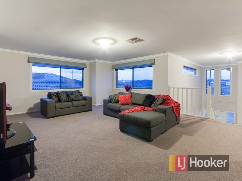 14 Burford Way, Cranbourne North VIC 3977