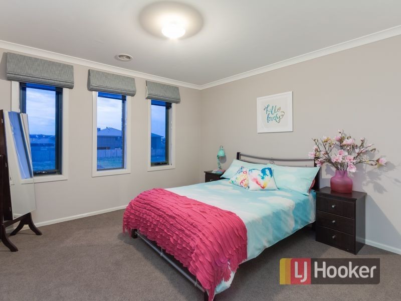 14 Burford Way, Cranbourne North VIC 3977