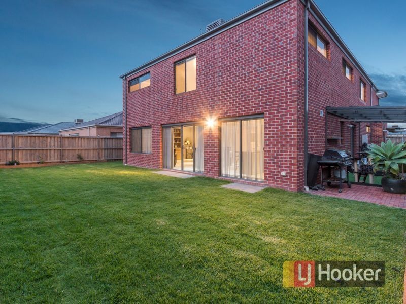 14 Burford Way, Cranbourne North VIC 3977