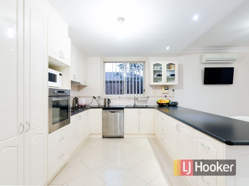 73 Laura Drive, Hampton Park VIC 3976