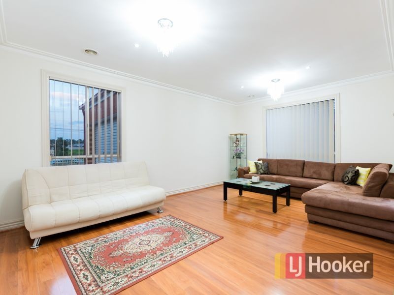 73 Laura Drive, Hampton Park VIC 3976