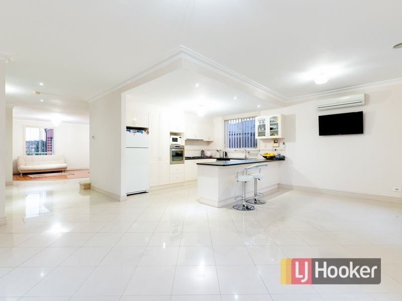 73 Laura Drive, Hampton Park VIC 3976