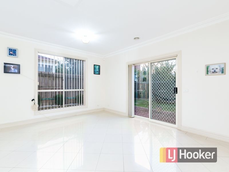73 Laura Drive, Hampton Park VIC 3976