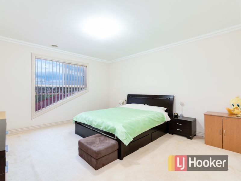 73 Laura Drive, Hampton Park VIC 3976