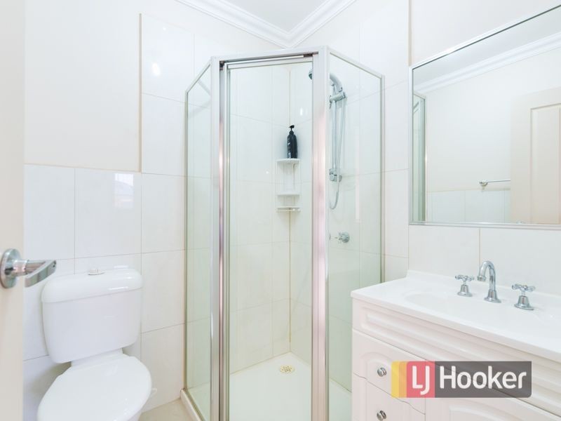 73 Laura Drive, Hampton Park VIC 3976