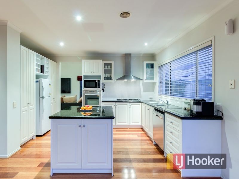 5 Mathoura Court, Berwick VIC 3806