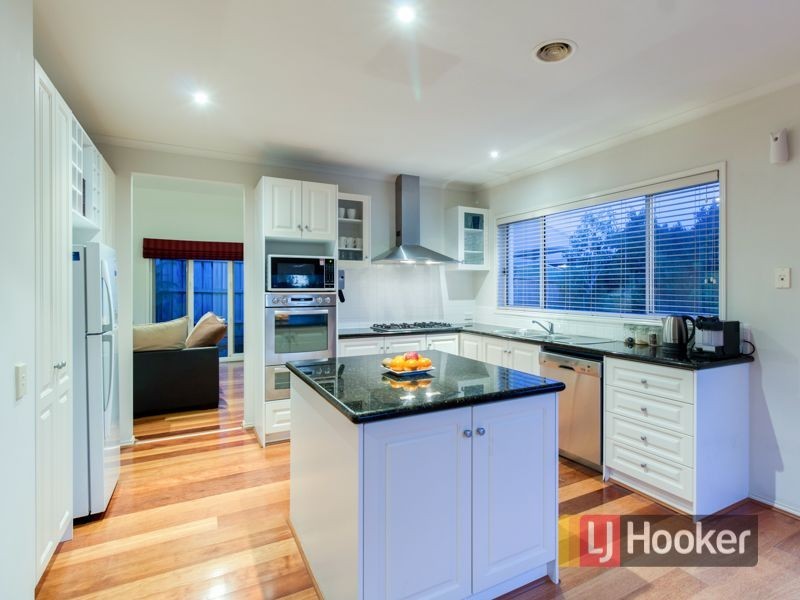 5 Mathoura Court, Berwick VIC 3806