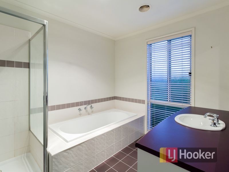 5 Mathoura Court, Berwick VIC 3806