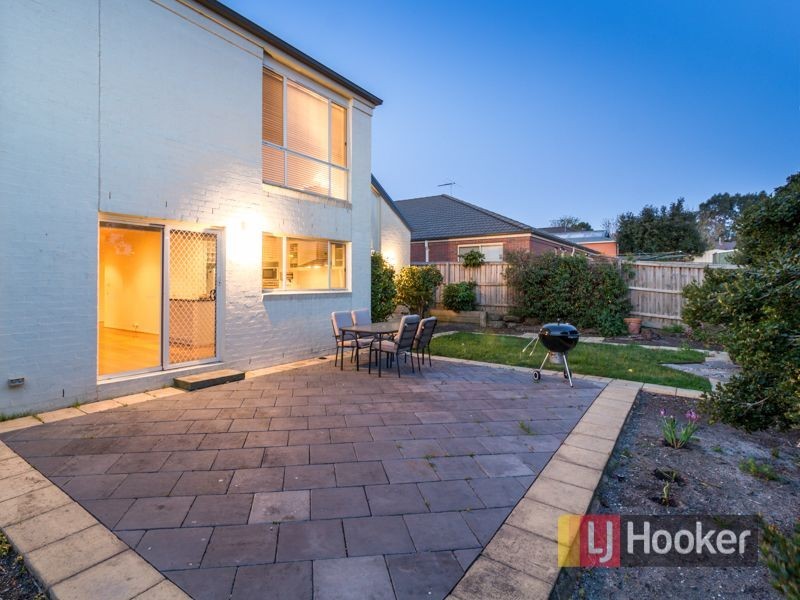 5 Mathoura Court, Berwick VIC 3806