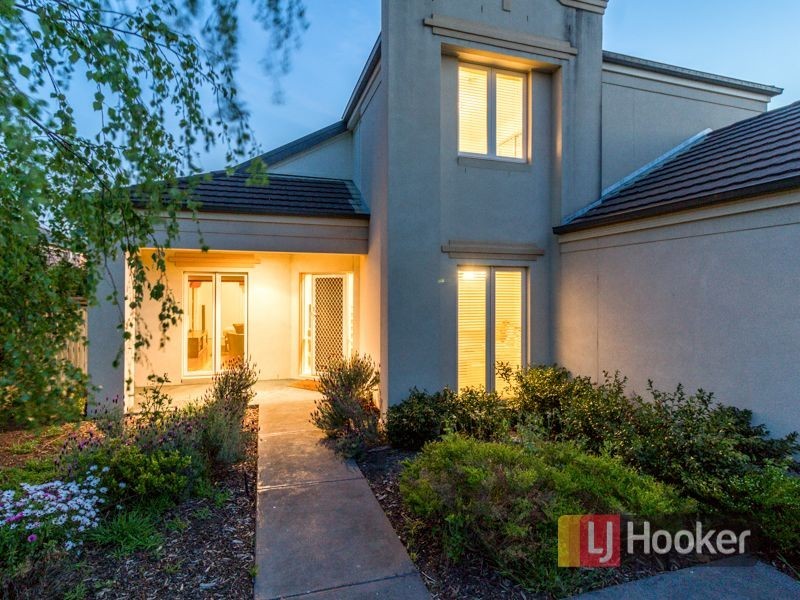 5 Mathoura Court, Berwick VIC 3806