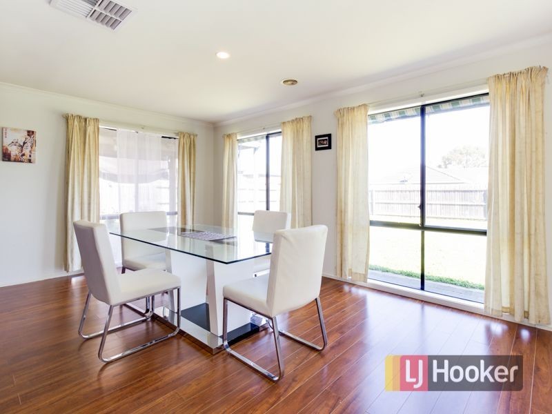 11 Hasluck Crescent, Lynbrook VIC 3975