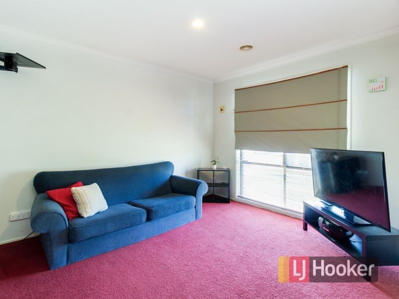 11 Hasluck Crescent, Lynbrook VIC 3975