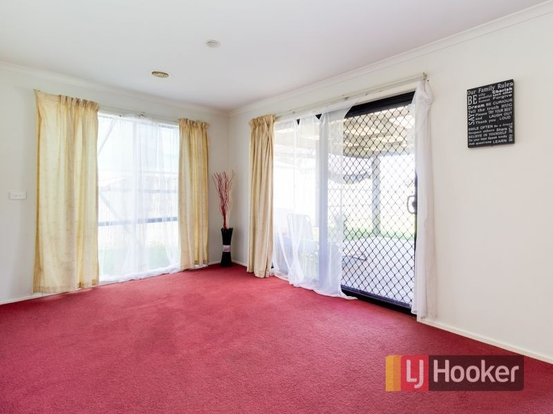 11 Hasluck Crescent, Lynbrook VIC 3975