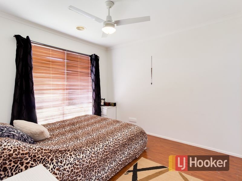 11 Hasluck Crescent, Lynbrook VIC 3975