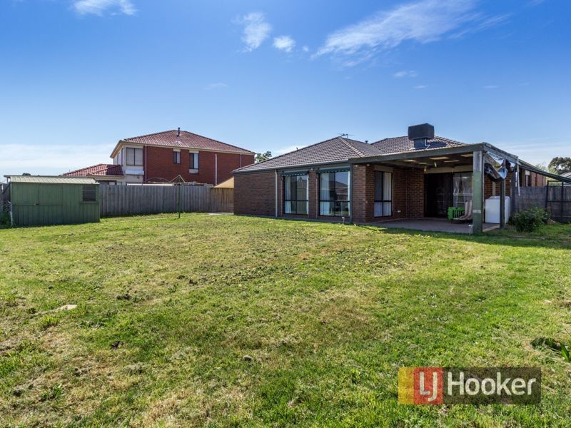 11 Hasluck Crescent, Lynbrook VIC 3975