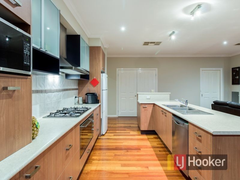 31 Baynton Crescent, Lynbrook VIC 3975