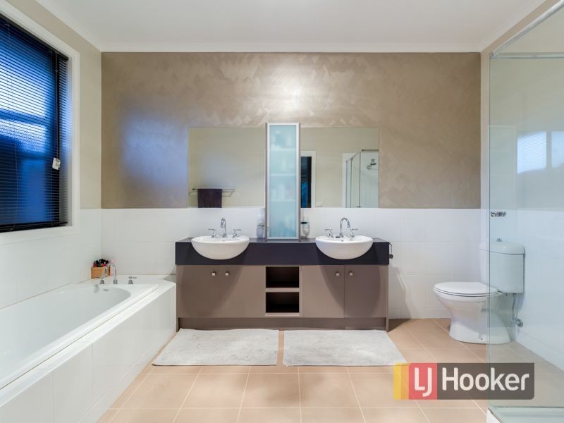 31 Baynton Crescent, Lynbrook VIC 3975