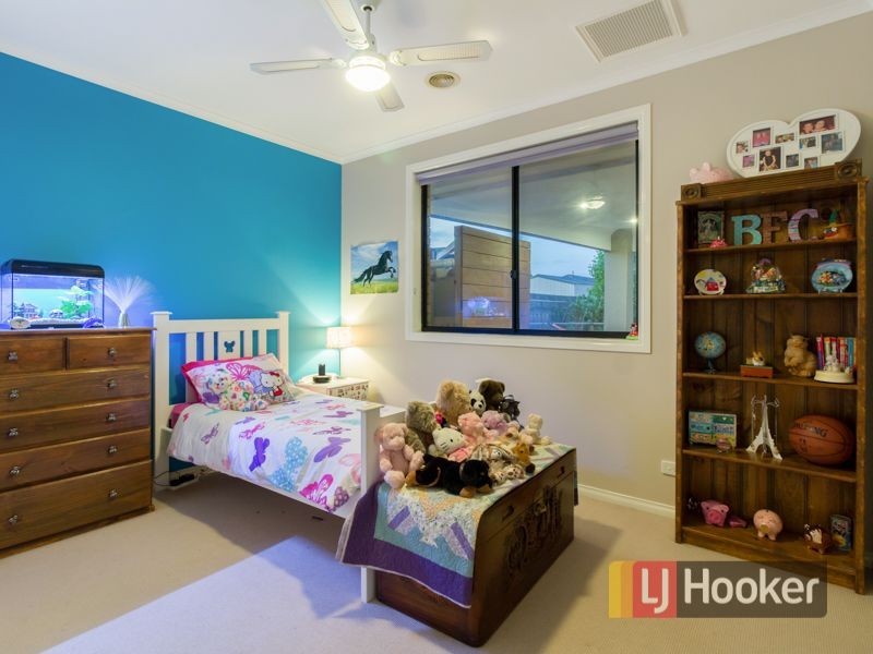 31 Baynton Crescent, Lynbrook VIC 3975