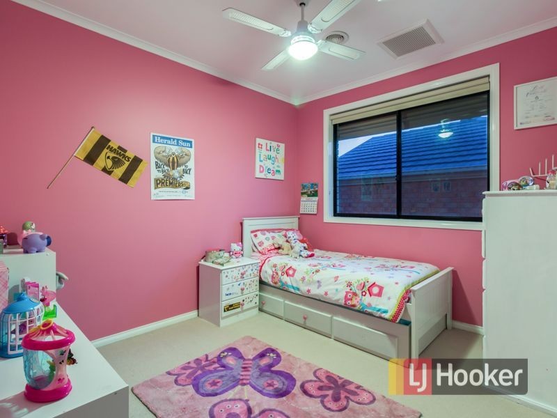 31 Baynton Crescent, Lynbrook VIC 3975