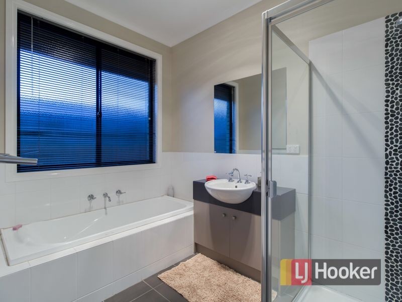 31 Baynton Crescent, Lynbrook VIC 3975