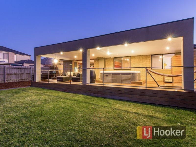 31 Baynton Crescent, Lynbrook VIC 3975