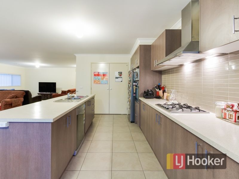 36 Redcliffe Terrace, Taylors Hill VIC 3037