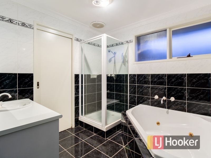 8 Cody Avenue, Hampton Park VIC 3976