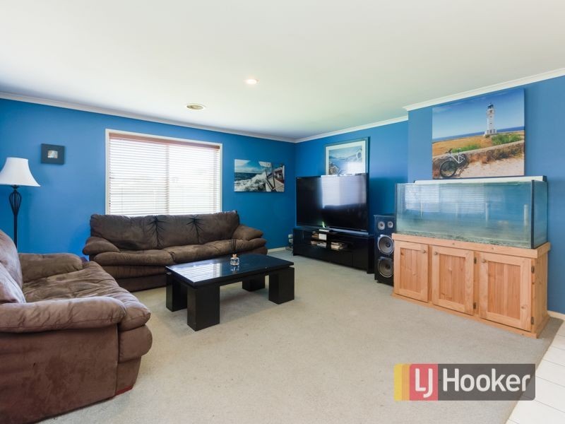 24 Highmount Drive, Hampton Park VIC 3976