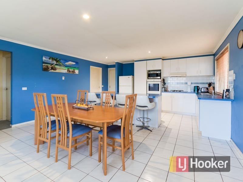 24 Highmount Drive, Hampton Park VIC 3976