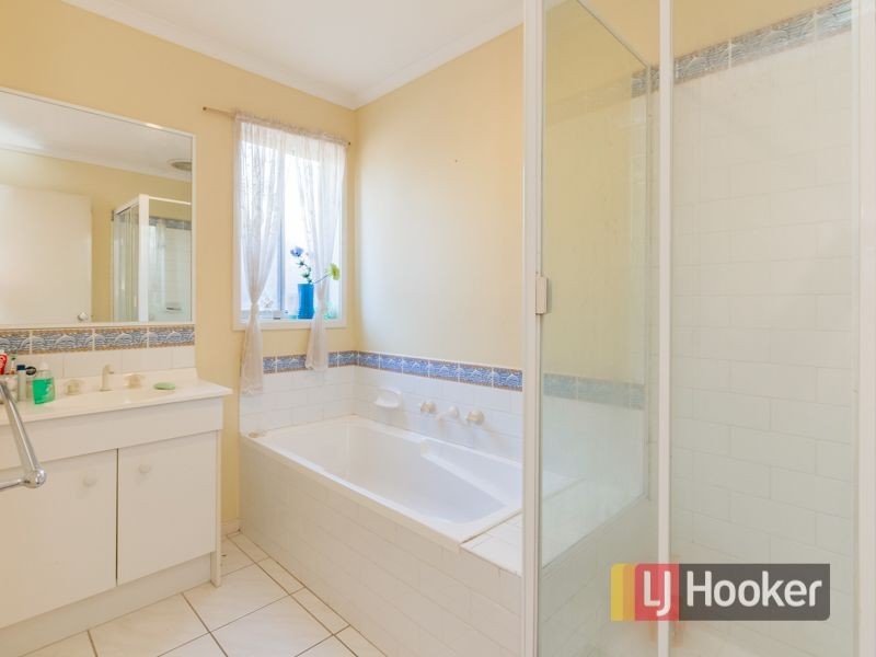 24 Highmount Drive, Hampton Park VIC 3976