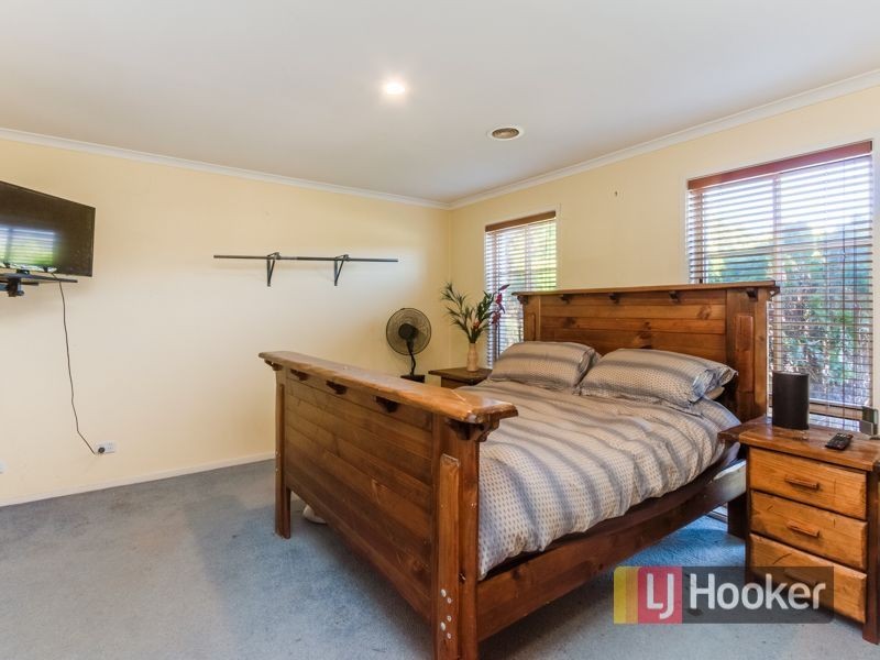 24 Highmount Drive, Hampton Park VIC 3976