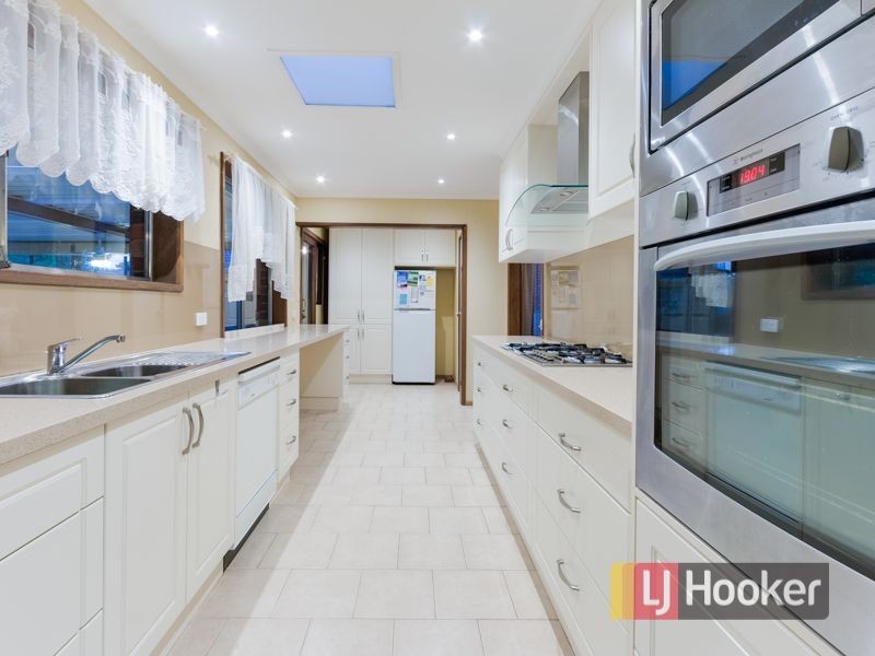 27 Winnima Avenue, Hampton Park VIC 3976