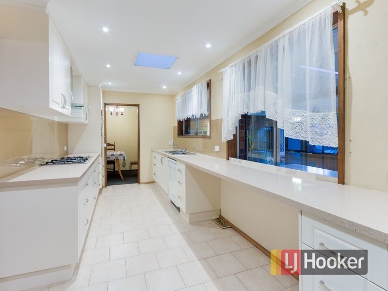 27 Winnima Avenue, Hampton Park VIC 3976