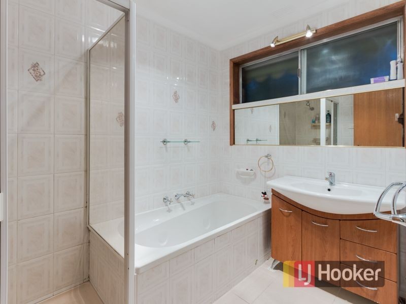 27 Winnima Avenue, Hampton Park VIC 3976
