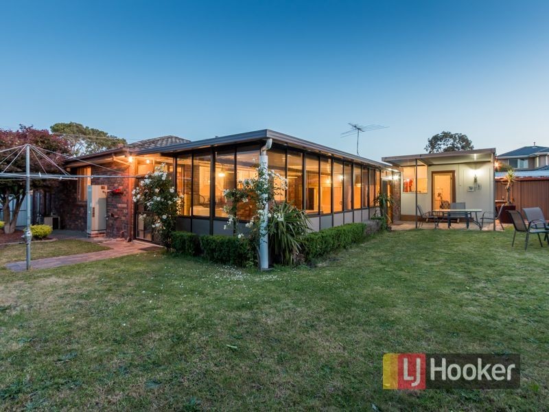 27 Winnima Avenue, Hampton Park VIC 3976