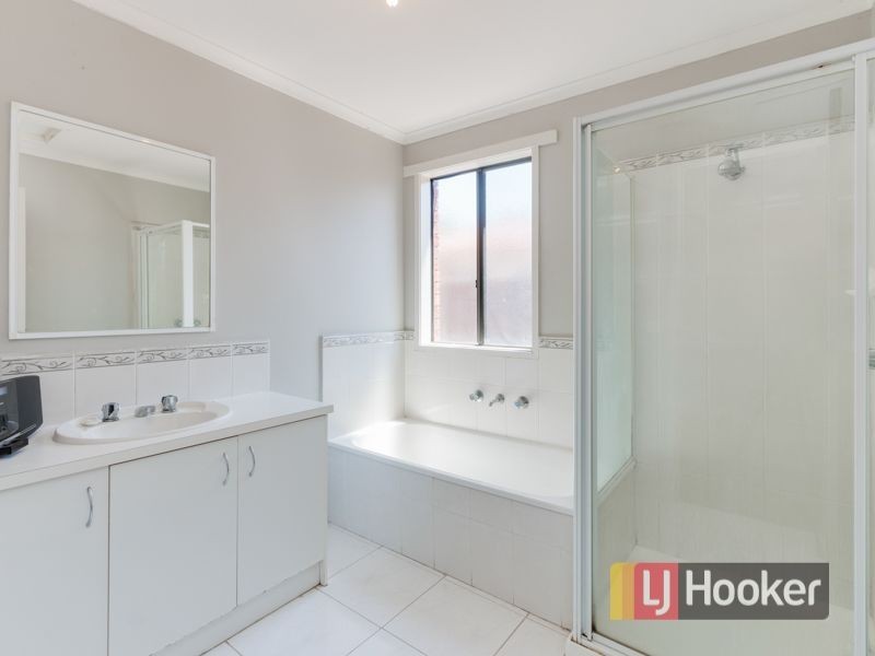 10 Silky Oak Drive, Cranbourne VIC 3977