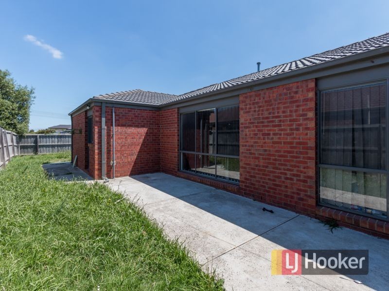 10 Silky Oak Drive, Cranbourne VIC 3977