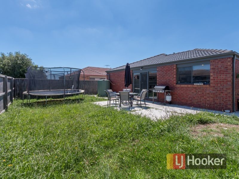 10 Silky Oak Drive, Cranbourne VIC 3977